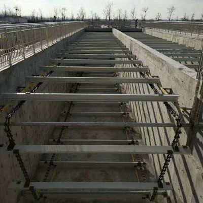 Pengikis Lumpur Rantai Non Logam di Tangki Sedimentasi Lumpur