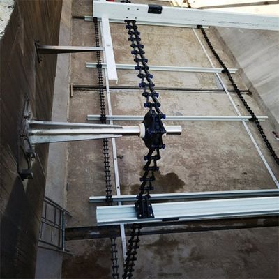 Pengikis Lumpur Rantai Non Logam di Tangki Sedimentasi Lumpur