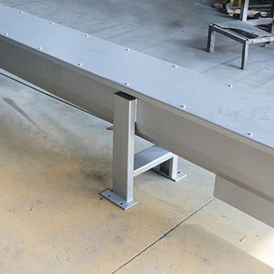 Konveyor Sabuk Sekrup baja Karbon yang dapat disesuaikan U jenis pengumpan bubuk kering Panjang 7m