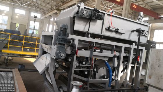 Gravity Sludge Thickener untuk air limbah biokimia - Kapasitas 60m3/h, Konstruksi Baja Karbon