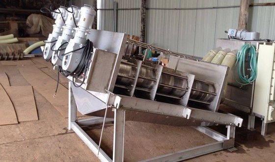 Tiga Motor 300 Stacked Screw Sludge Dewatering Machine Kelas Industri