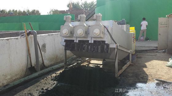 Tiga Motor 300 Stacked Screw Sludge Dewatering Machine Kelas Industri