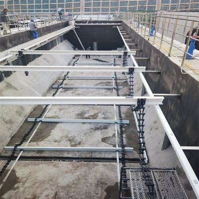 Pengikis Lumpur Rantai Non Logam di Tangki Sedimentasi Lumpur