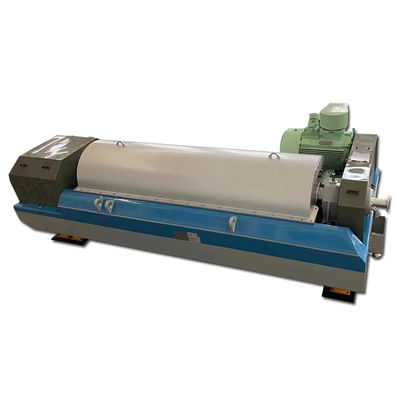 Centrifugator dekanter dengan mangkuk horizontal untuk pemisahan cair-padat terus menerus dalam aplikasi industri skala besar