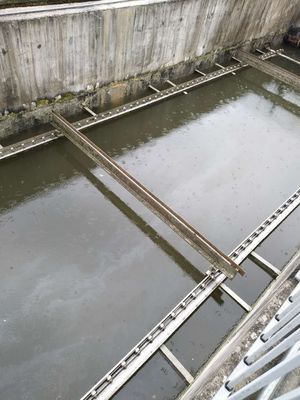 4.5m Bepergian Bridge Sludge Scraper Bahan Pengikisan Plat Rantai Non Logam